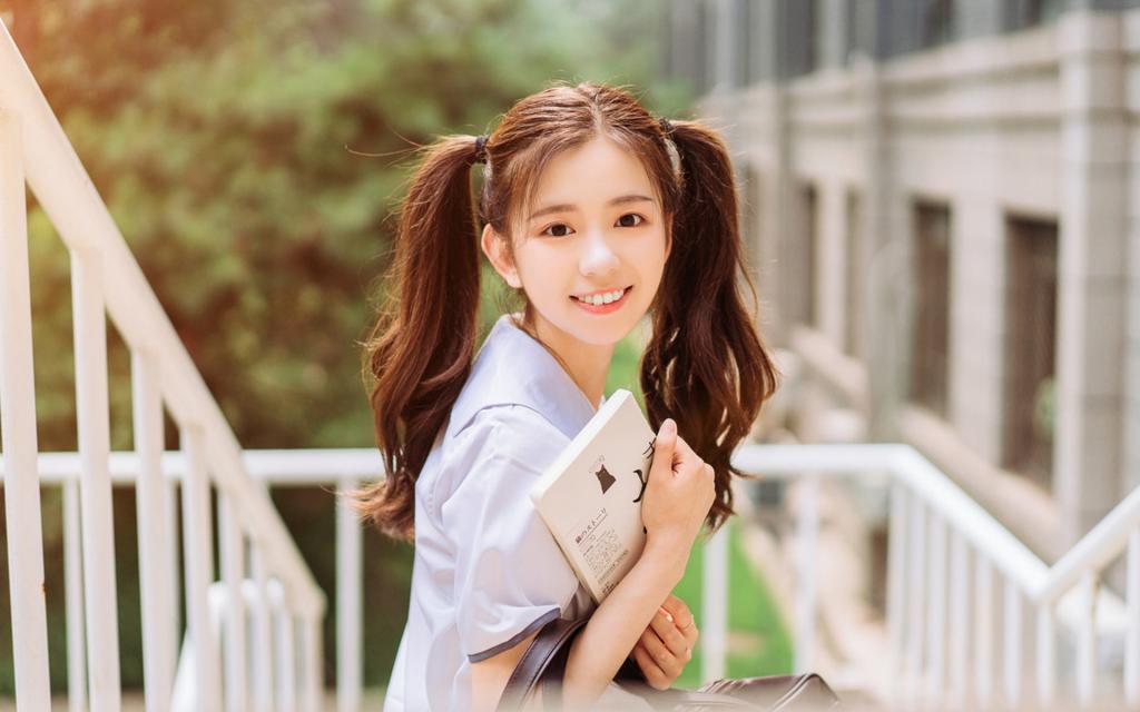 女生暗示你追她的表現(xiàn)，女生喜歡你才會做這三個動作